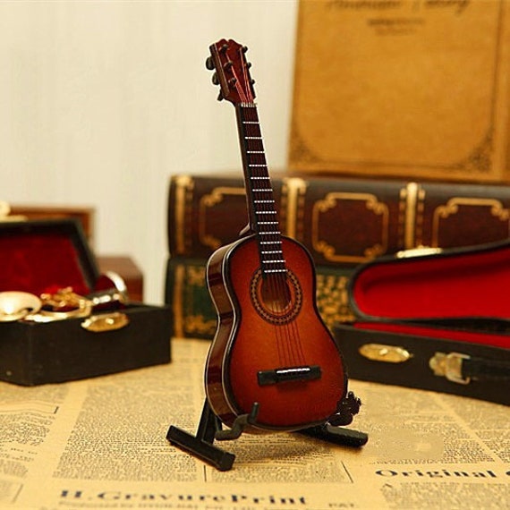guitare miniature avec support et étui, mini instrument de musique 10 cm  mini guitare miniature modèle de maison de poupée cadeau