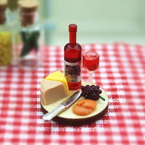Miniature cake wine grapes with plate Miniature food Dollhouse miniatures Mini food Diorama miniatures Dolls house decor Home decor