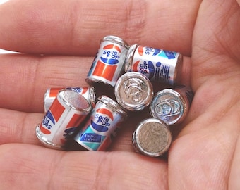 Lattine per bevande in miniatura (8 pezzi) Miniature per casa delle bambole Bevanda in miniatura Bevande per casa delle bambole Mini bevande Ciondoli per orecchini per bevande da bar Bottiglia in miniatura