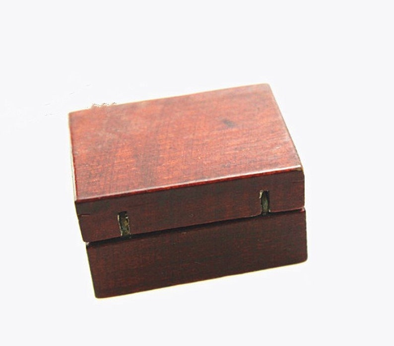 Miniature medical box Miniatures Dollhouse miniatures Dollhouse decoration Miniature dnd Dollhouse miniature artisan Photography props
