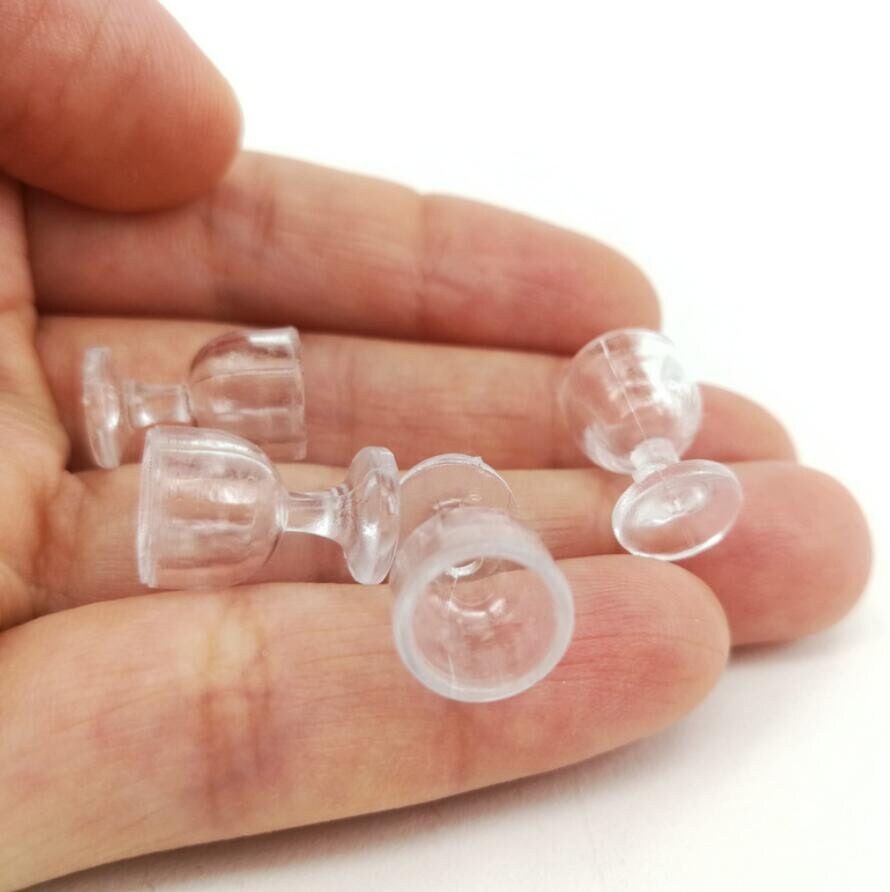 Abaodam 10 Stück Miniatur-Weingläser Aus Harz – 1,9 Cm, Für Puppenhaus-Deko, Mikro-Kelche Für Bastelprojekte & Miniatur-Szenen