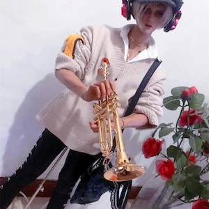 Miniature trumpet Musical instrument model Musician&#39;s gift BJD furniture Miniatures Photography props Dollhouse accessory Gift for her