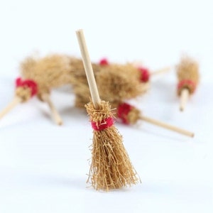 Miniature broom (5pcs) Dollhouse miniatures Mini broom Diorama miniatures supplies Home decor Dolls decor Doll house decor