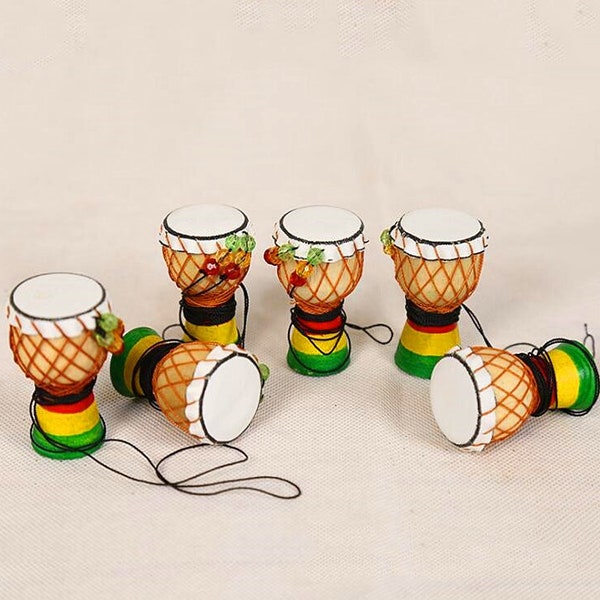 Tambour africain miniature Modèle d’instrument de musique Dollhouse miniatures Dollhouse décor Ornements décoratifs Dioramas miniatures Cadeau pour elle