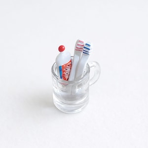 ミニチュア歯ブラシと歯磨き粉のセット、カップ付きミニチュアドールハウスミニチュアバスデコレーション