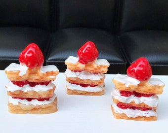 Miniature cream napoleon cake(3pcs) Miniature food Dollhouse miniatures BJD doll food Dollhouse miniature artisan Photography props