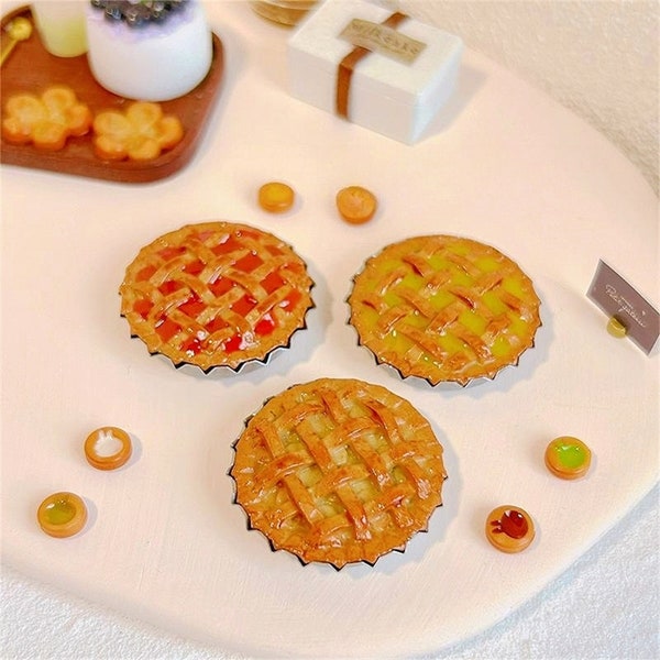 Miniature apple pie Diorama miniatures Miniature food Diorama food Miniatures for dollhouse Mini food Dollhouse food Tiny art Gift for her