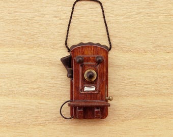Mini telefono da parete in legno Mini telefono Mini casa delle bambole Decorazioni per case delle bambole Forniture per miniature diorama