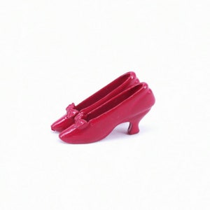 Miniatur Schuhe mit hohen Absätzen Miniaturen Puppenhaus Miniaturen Diorama Miniaturen Mini Schuhe Tiny Schuh Puppenschuh Fotografie Requisiten