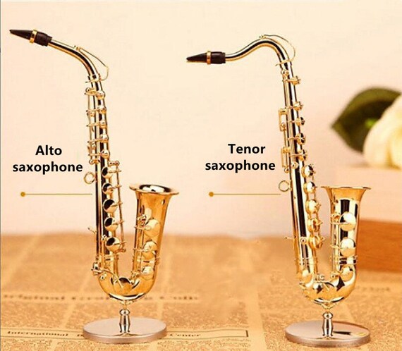 Mini-Saxophon Aus Metall – Goldfarbenes Deko-Instrument Für 1:12 Puppenhäuser