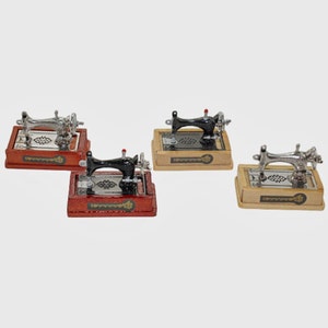 Miniature sewing machine Dollhouse sewing tool Dollhouse miniatures Diorama miniatures supplies Dolls house decor Gift for her