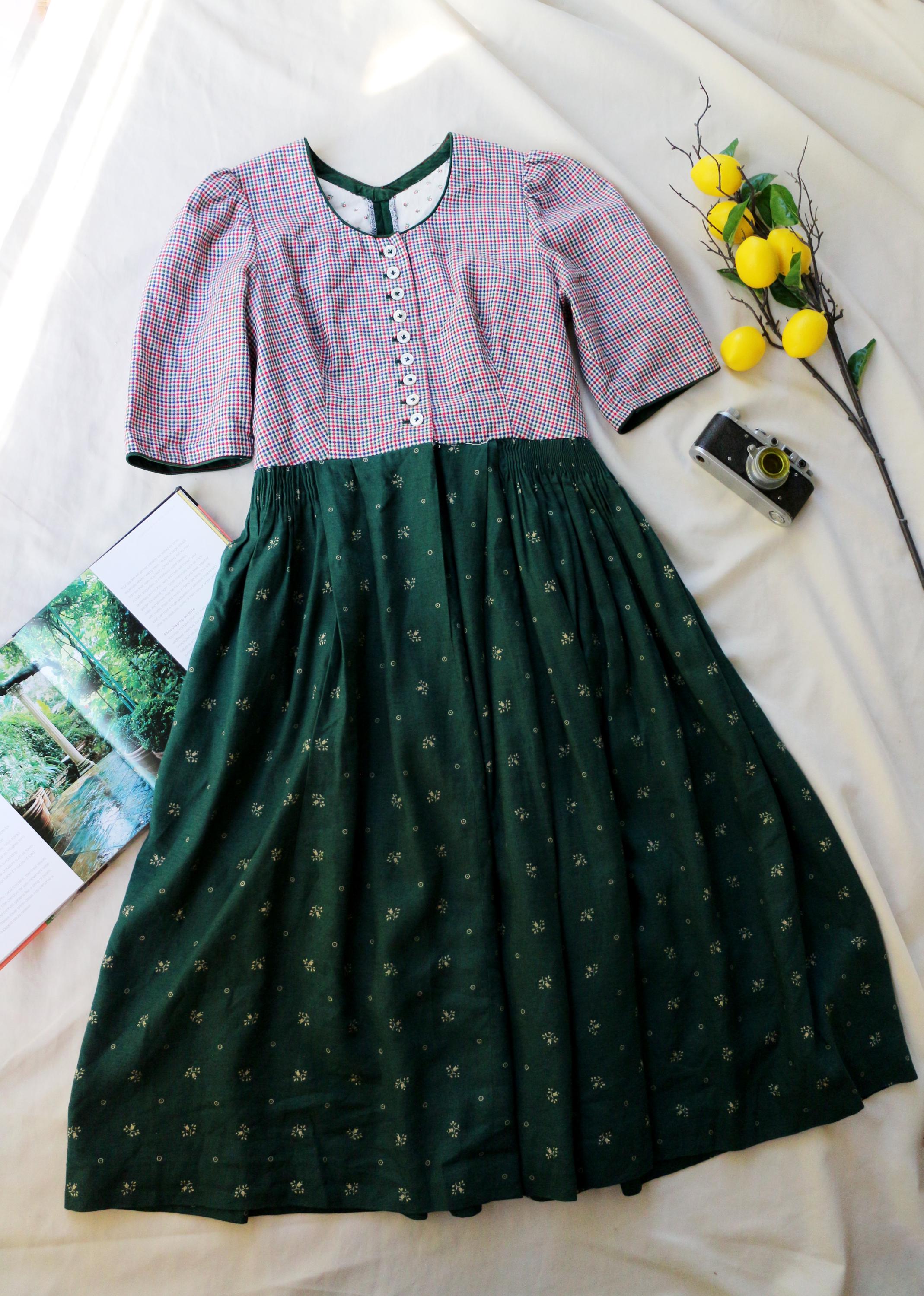 dirndl dress vintage (ML)  Cedofeita Vintage Premium Fabric with Elegant Fall Bavarian dirndl is cut from natural fabric that holds its shape while staying breathable through long festival days Dirndl Dress Vintage Austrian, Green