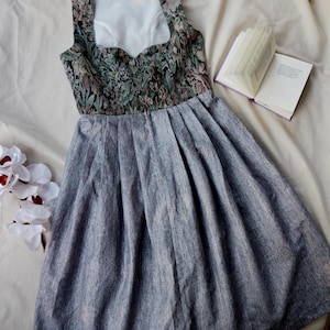 Vintage Floral Dirndl Dress Traditional Austrian German Folk Costume Tapestry Bodice Gray Skirt Oktoberfest