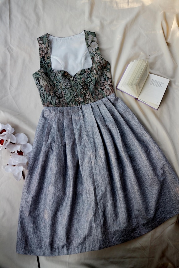 green emerald velvet dress Lavin Dress | V-Neck Midi Dress