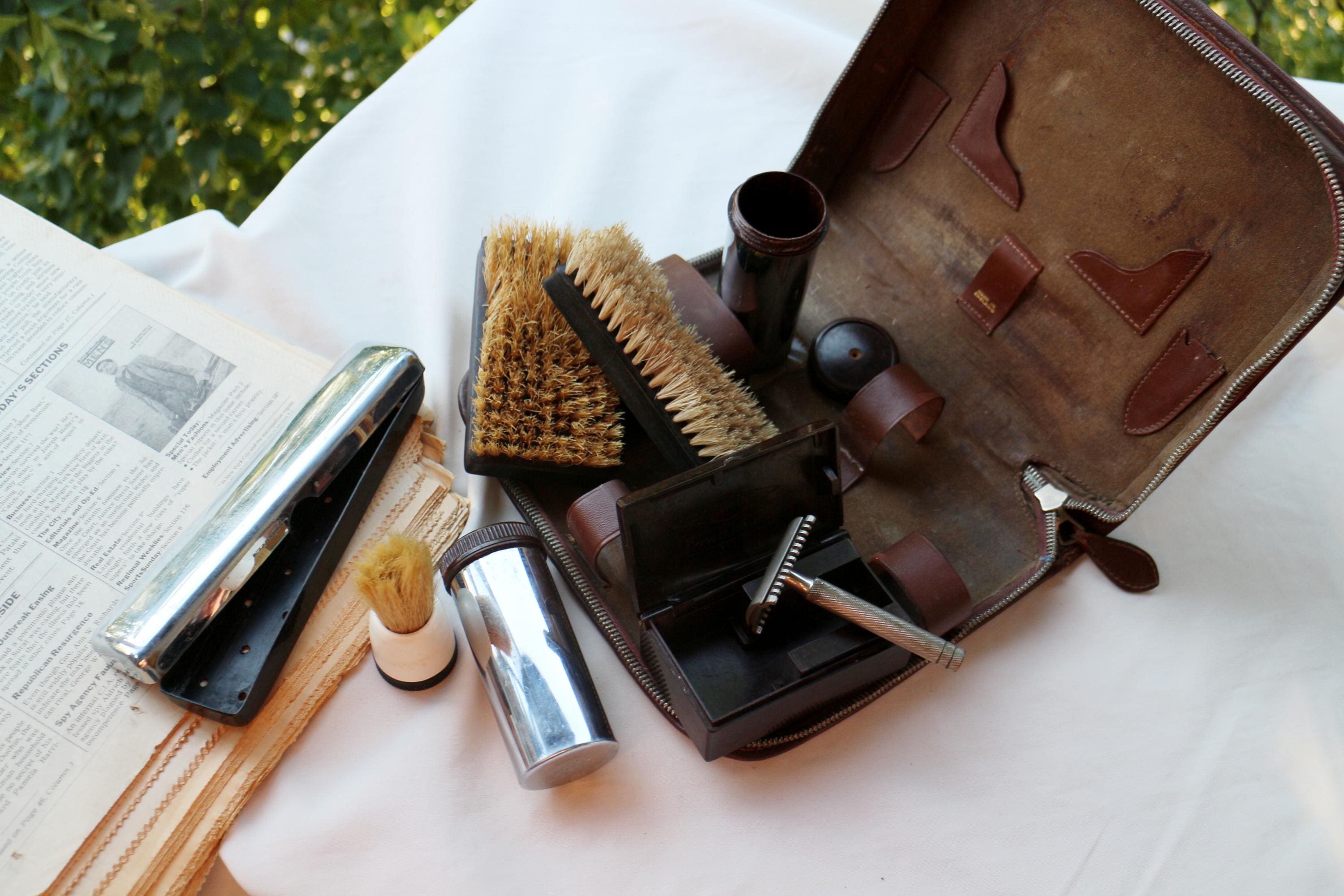 Vintage Gillette Travel Shaving Set: 1920s Leather Case, Safety