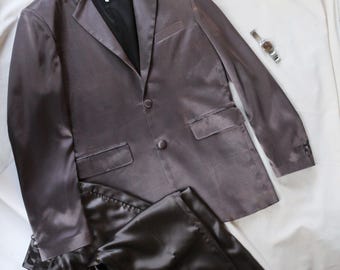 サテンスーツ メンズ、ツーピース ブレザーとトラウザー、光沢のある Y2K パーティスーツ、プロム ウェディング衣装、サイズ L