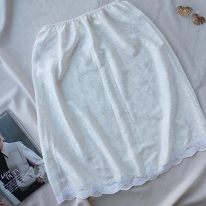 Vintage White Rose Print Slip Skirt Half Slip Lingerie Y2K 90s Satin Underskirt Lace Trim Romantic Feminine