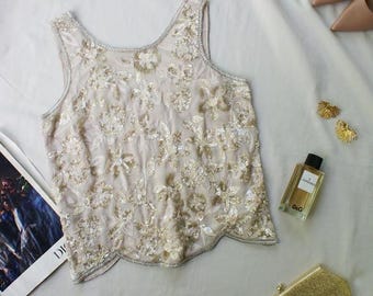 Bluzka z cekinami i koralikami w stylu vintage, rozmiar M, kremowy, z kwiatowym haftem, wieczorowy top bez rękawów