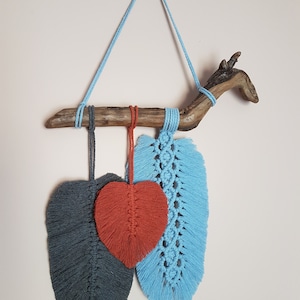 Wall decoration &quot;HORSE&quot; for children&#39;s room, 3 macramé feathers on driftwood