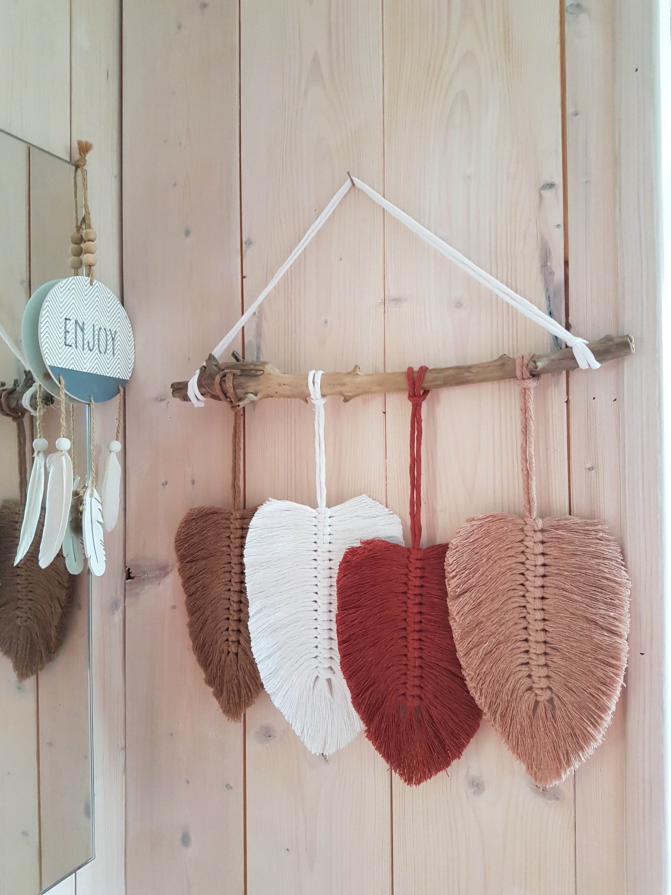 Décoration Murale, 4 Feuilles Macramé sur Bois Flotté