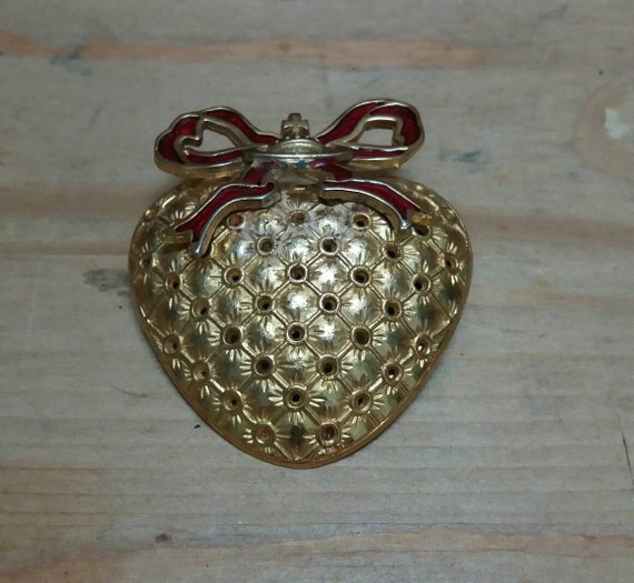 Vivienne Westwood Boudoir brooche pin neckles