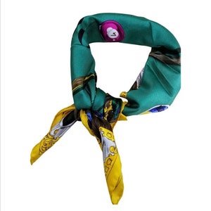 Impressionantes lenços Moschino Faulards com tema de bola de sinuca