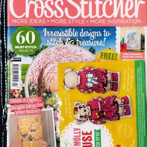 Pode incluir: Capa da revista "Cross Stitcher" com "Presente GRÁTIS!" e "Kit Ratinha Milly Molly!". Apresenta projetos de ponto cruz e um kit com um design de urso de pelúcia. A revista é a edição 407, abril de 2024.