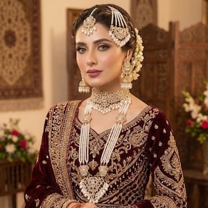 Joyería paquistaní Kundan Conjunto de joyería nupcial: Gargantilla de oro, Tikka, Jhumka, Long Raani Haar