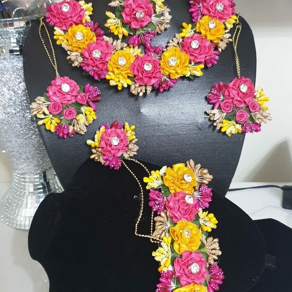 Artificial Mehndi Flower Jewelry Set For Girls And Woman (Mehndi Style) Assorted Colours Gajra Dholki Mehndi Mayon Indian Pakistani