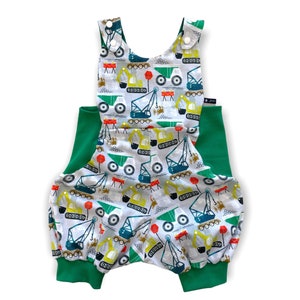 Kurze Latzhose Babyhose Strampler Babyanzug Latzshorts Bagger Traktor Baustelle Fahrzeuge Jumpsuit Grün Grau Gelb 62 86 74 80 86 92 98 104