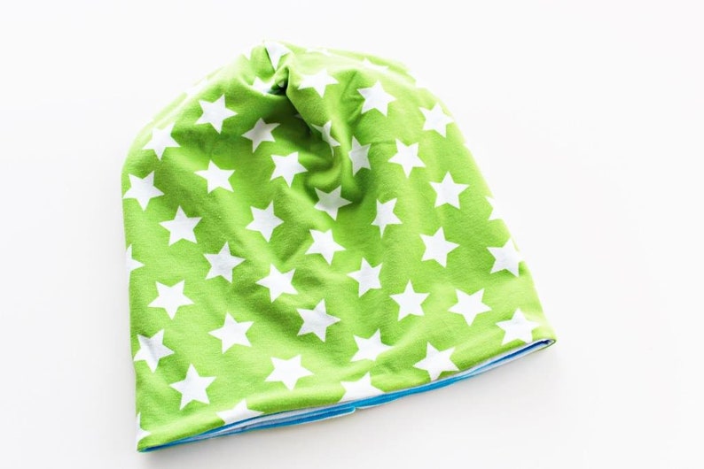 Reversible beanie stars green image 1