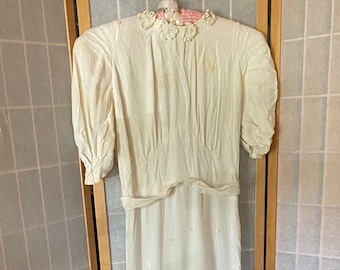 Vintage 1930’s white cream slinky dress