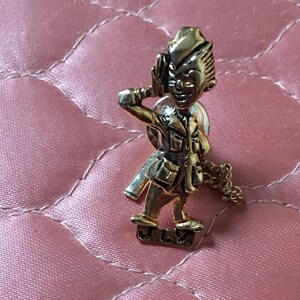 Vintage gyllene arméman, soldatslips med initialer JLV
