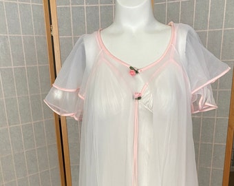 Vintage 1980’s white and pink rose night gown and matching robe, peignoir set