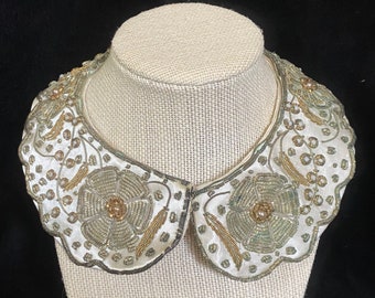 Vintage 1950’s cream bib collar necklace with delicate wire beading