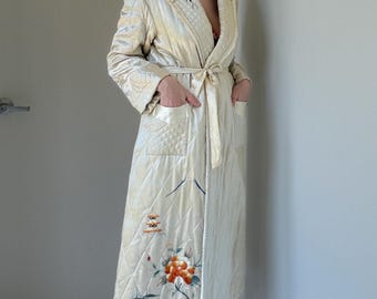 Vintage 1940’s souvenir Japanese white quilted robe with embroidery, size medium