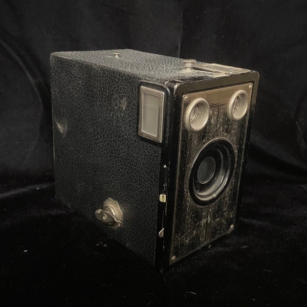 Vintage six-16 brownie junior camera
