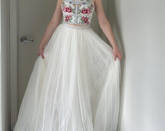 Vestido de fiesta de dos piezas Y2K de Sherri Hill con encaje blanco y bordado floral, talla 4