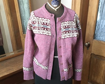 Vintage anni '60 Rosa e Bianco Lana Cardigan Maglione con fiocchi di neve, Kiltmaker Taglia Piccola