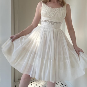 Vintage 50er Jahre weißes Partykleid mit silbernen Perlen, Größe xs