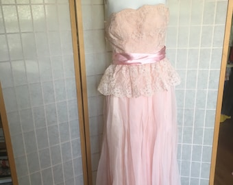 Vintage 1950's Pale Pink Lace Peplum Strapless Cupcake Party Dress, Size XXS