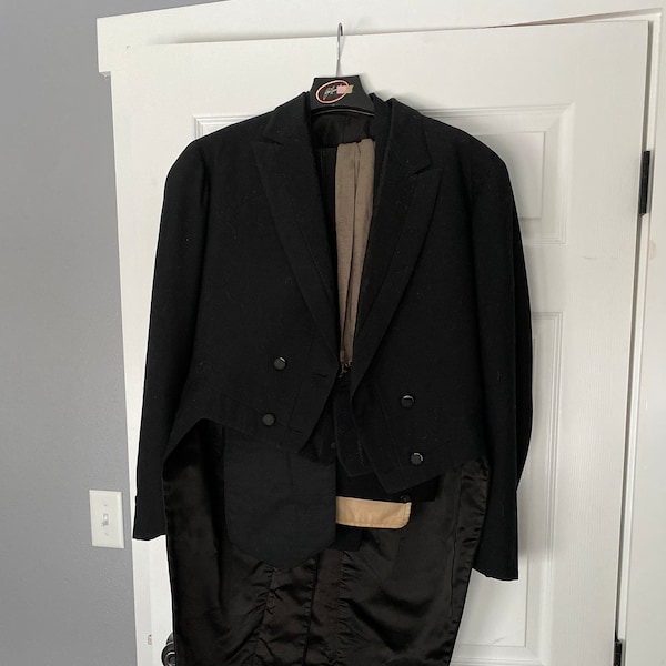 Antique 1906 full men’s tuxedo suit ensemble, size small medium, 1900s