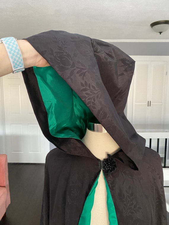 Vintage 1940’s green and black satin hooded cape - image 3