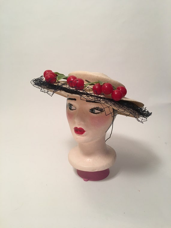 Vintage 1940 / 1950 White Novelty Hat With Fun Cherries  display picture 1