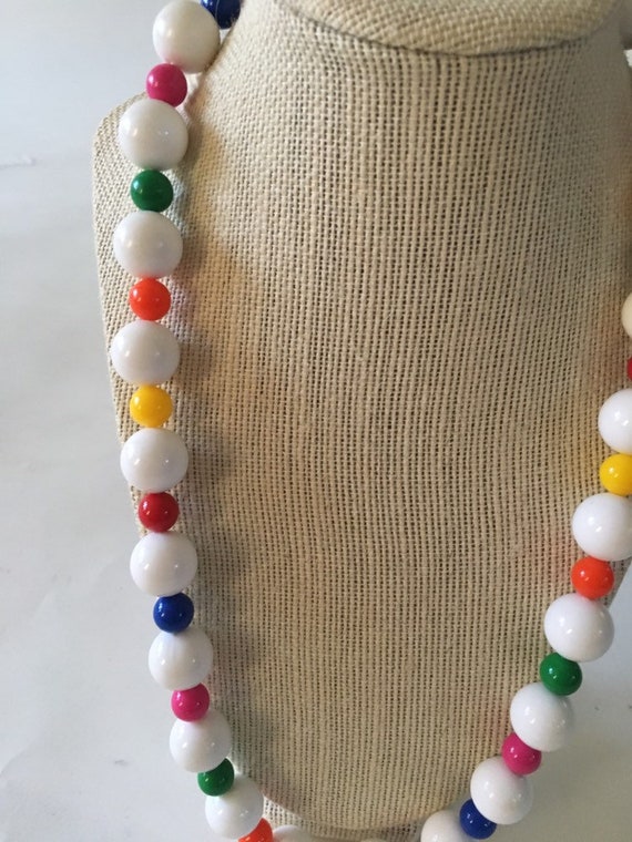 Vintage 1980's white and rainbow colorful bead on… - image 2