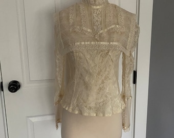 Vintage 1979’s cream Gunne Sax lace ruffle blouse, shirt, top size small