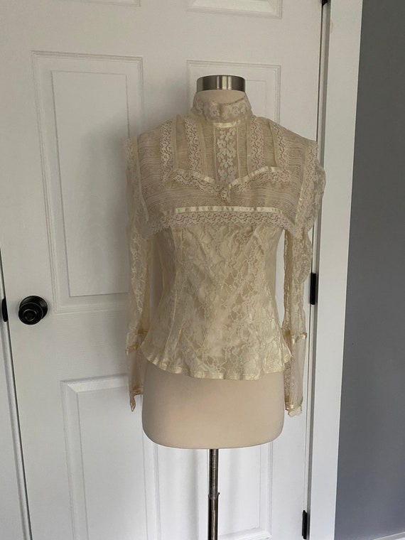 Vintage 1979’s cream Gunne Sax lace ruffle blouse… - image 1