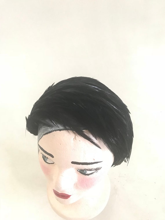 Vintage 1940s black feather fascinator hat