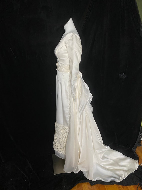 Vintage 1960’s 1970’s cream wedding dress with bi… - image 4