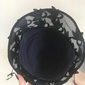 Vintage 1950s navy hat with net and leaf applique image 4